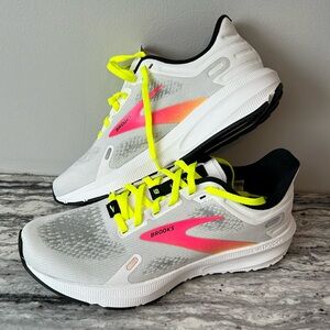 Brooks women’s launch 9 white NWOT